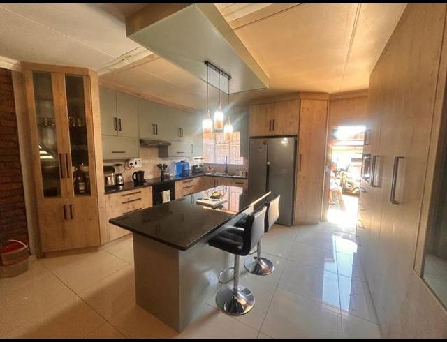 3 BEDROOM TOWNHOUSE FOR SALE IN MEYERVILLE